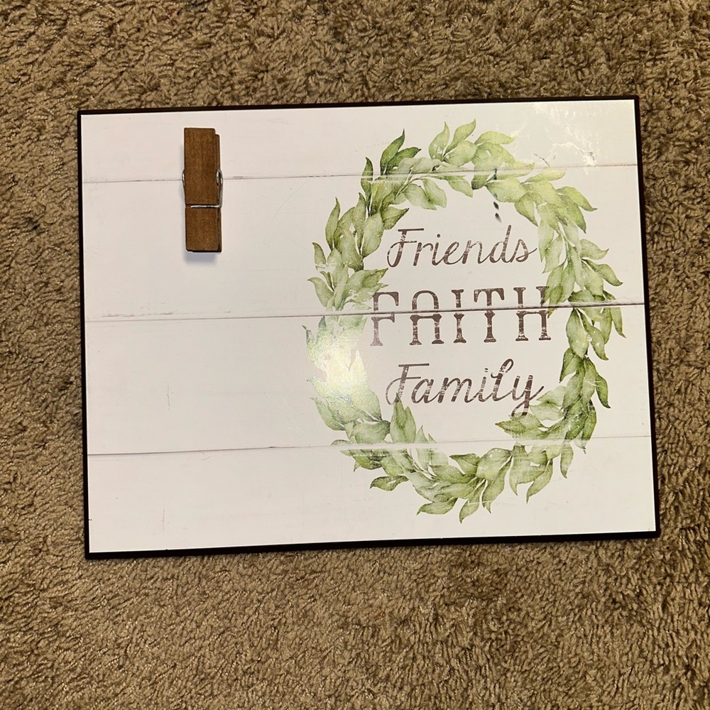 Decorative Wall Plaque with Green Wreath